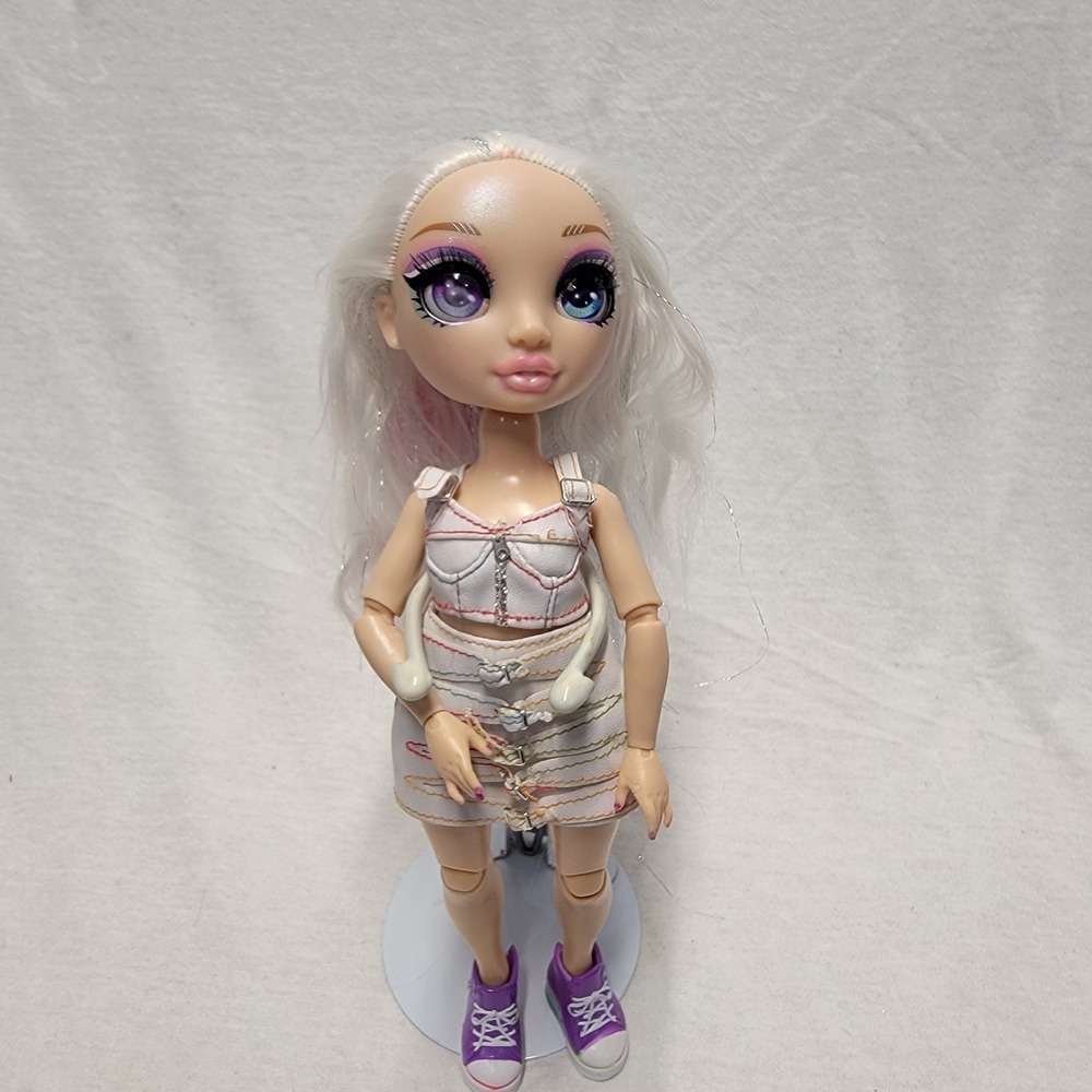 Rainbow High Doll Series 1 Amaya Raine MGA fashion doll Complete‎ outfit